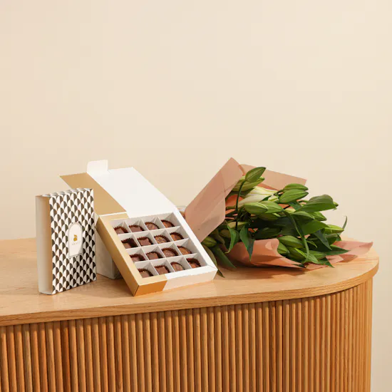 Abucci Luxury Chocolates Box | Royal Flowers Bouquet
