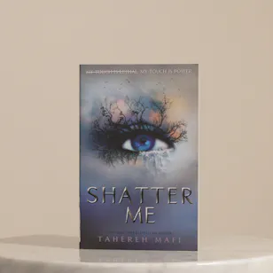 Jarir Bookstore Shatter Me Novel 