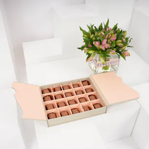 Floward Crunchy Chocolate Box | Alstroemeria Vase Floward Crunchy Chocolate Box | Alstroemeria Vase