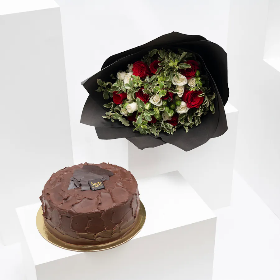 The red bouquet with Sucre De Nada - Chocolate Fudge Cake 2