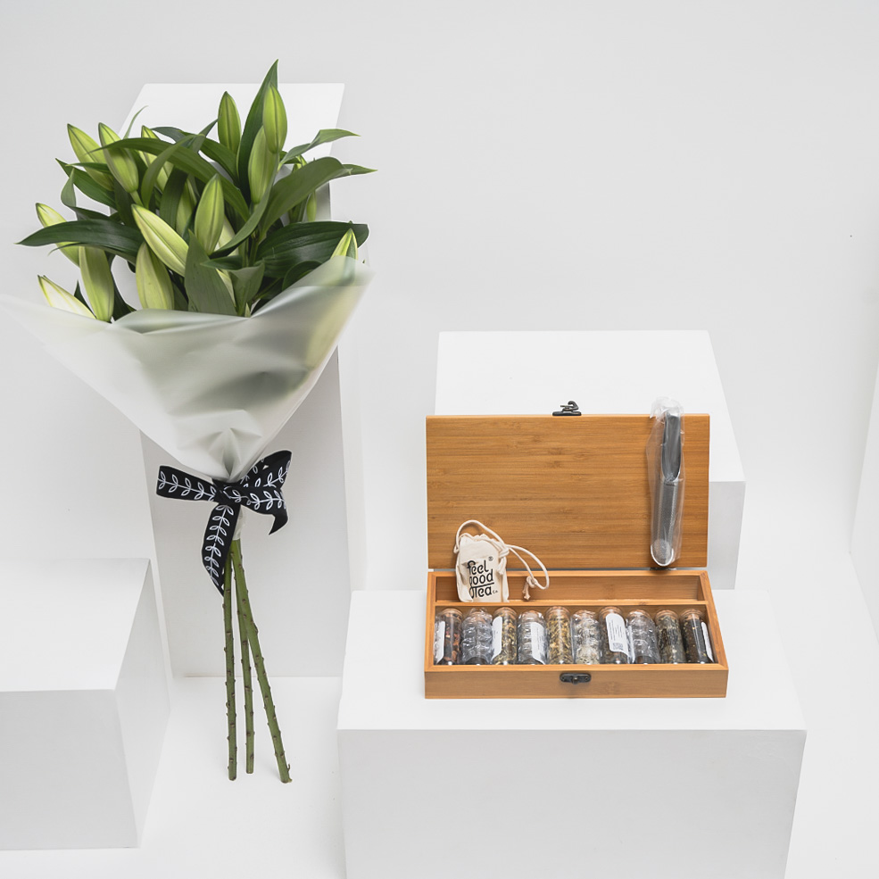 صندوق الشاي الخشبي من فيل قود تي | باقة  ليليوم أبيض 