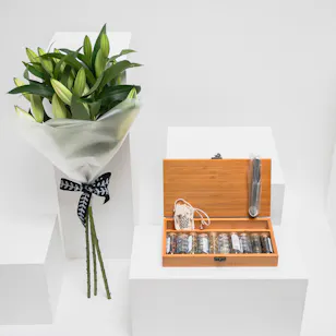 Feel Good Tea Wooden Box | White Liliums Bouquet Feel Good Tea Wooden Box | White Liliums Bouquet