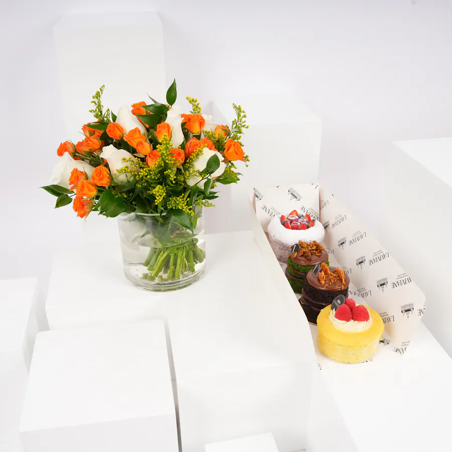 Laviviane Slider Cake Box | Vibrant Roses 4