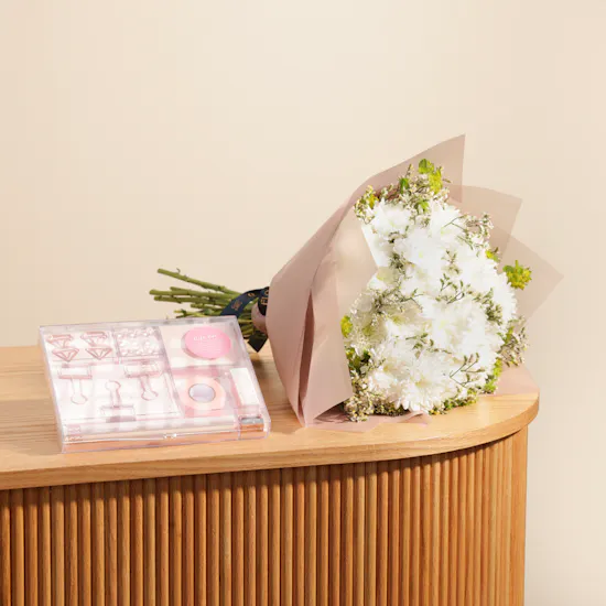 مجموعة هدايا طقم قرطاسية من جرير | باقة زهور