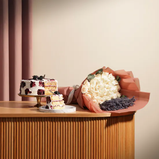 Sucre De Nada Blackberry and Lavender Cake | Elegant Flowers Bouquet