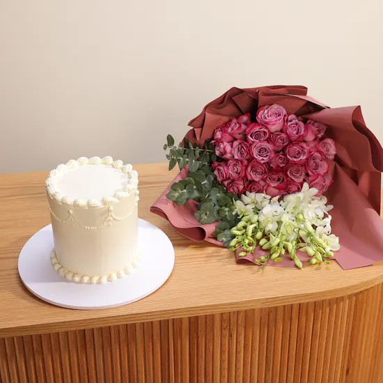 Sweetylicious Vanilla Cake | Bouquet