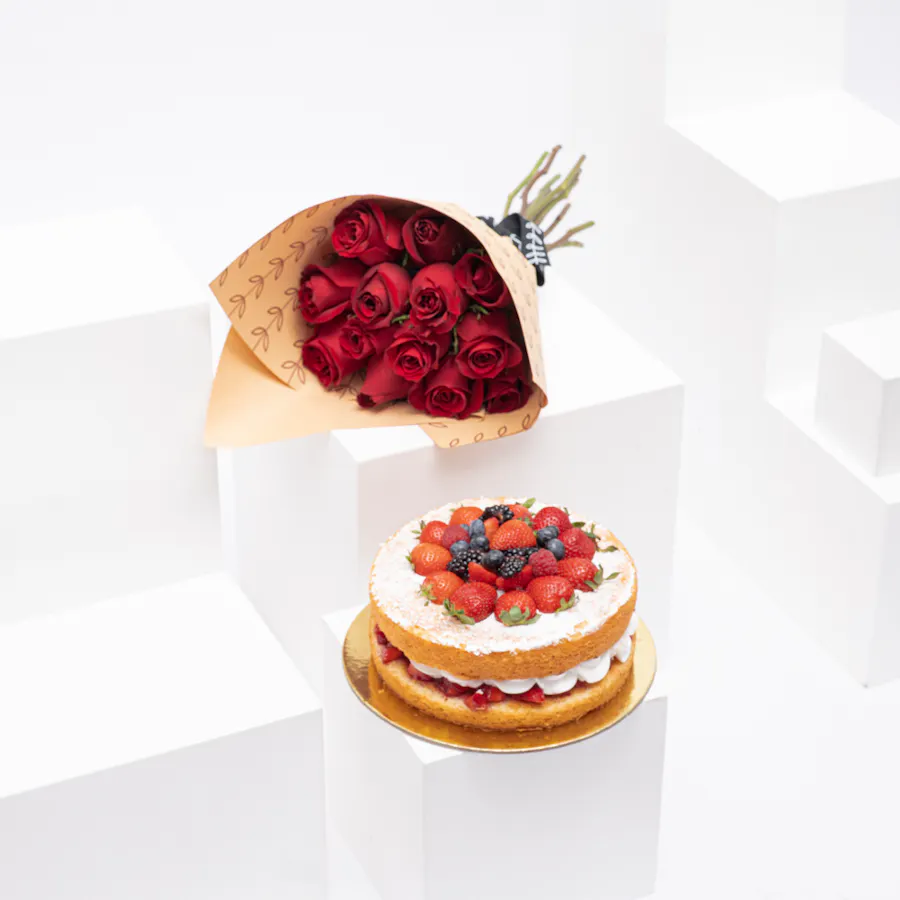 Sucre de Nada Cake with Red Roses 5