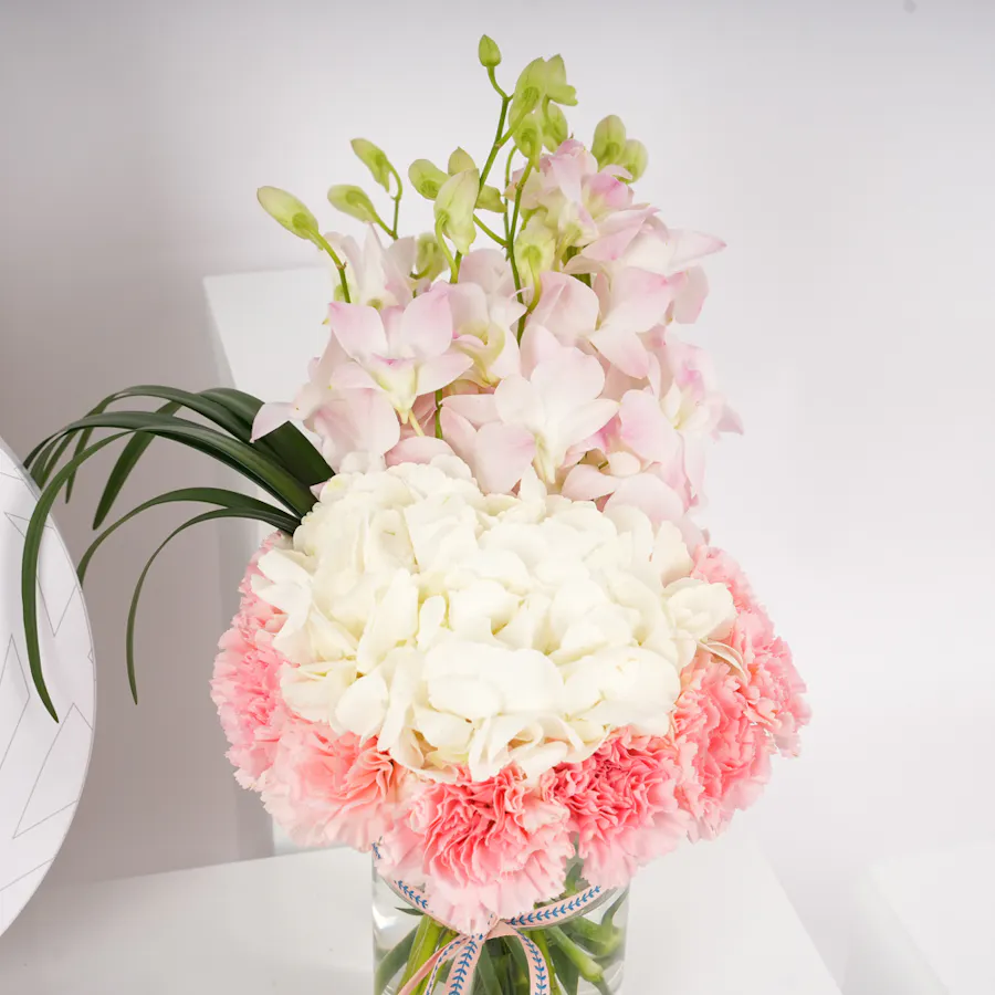 Levo Chocolate Big Box | Blooming Elegance Vase 6