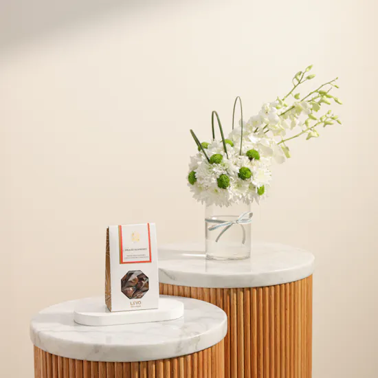 Levo Delicious Dragee | Delicate Flowers Vase