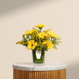 Splendid Yellow Flower Vase Splendid Yellow Flower Vase