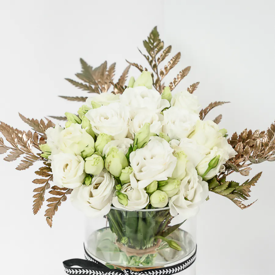 Floward Small Mixed Chocolate Box | Soft Blooms Vase 4