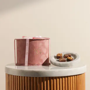 Nor Noyau Medium Pink Velvet Round Chocolate Box Nor Noyau Medium Pink Velvet Round Chocolate Box