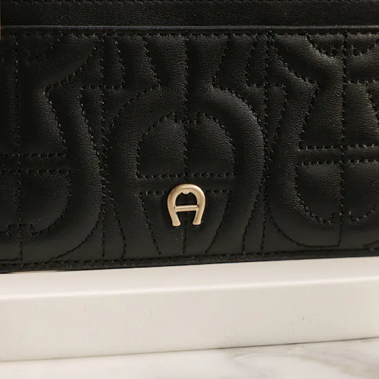 حامل بطاقات ديادورا للنساء من آغنر