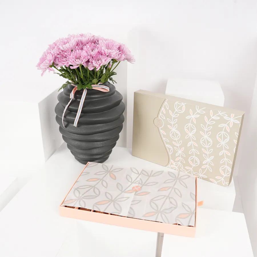 Floward Medium Mixed Chocolate Box | Chrysanthemums 2