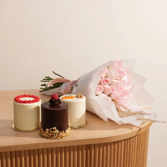 Rose Ribbon Triple Cakes | Pink Roses