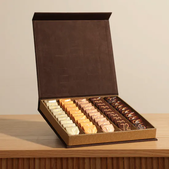 Godiva Brown Carre Box | Red Baby Roses