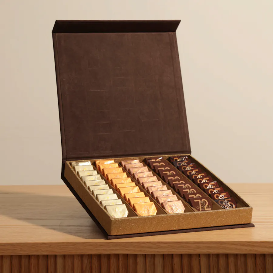 Godiva Brown Carre Box | Red Baby Roses 4