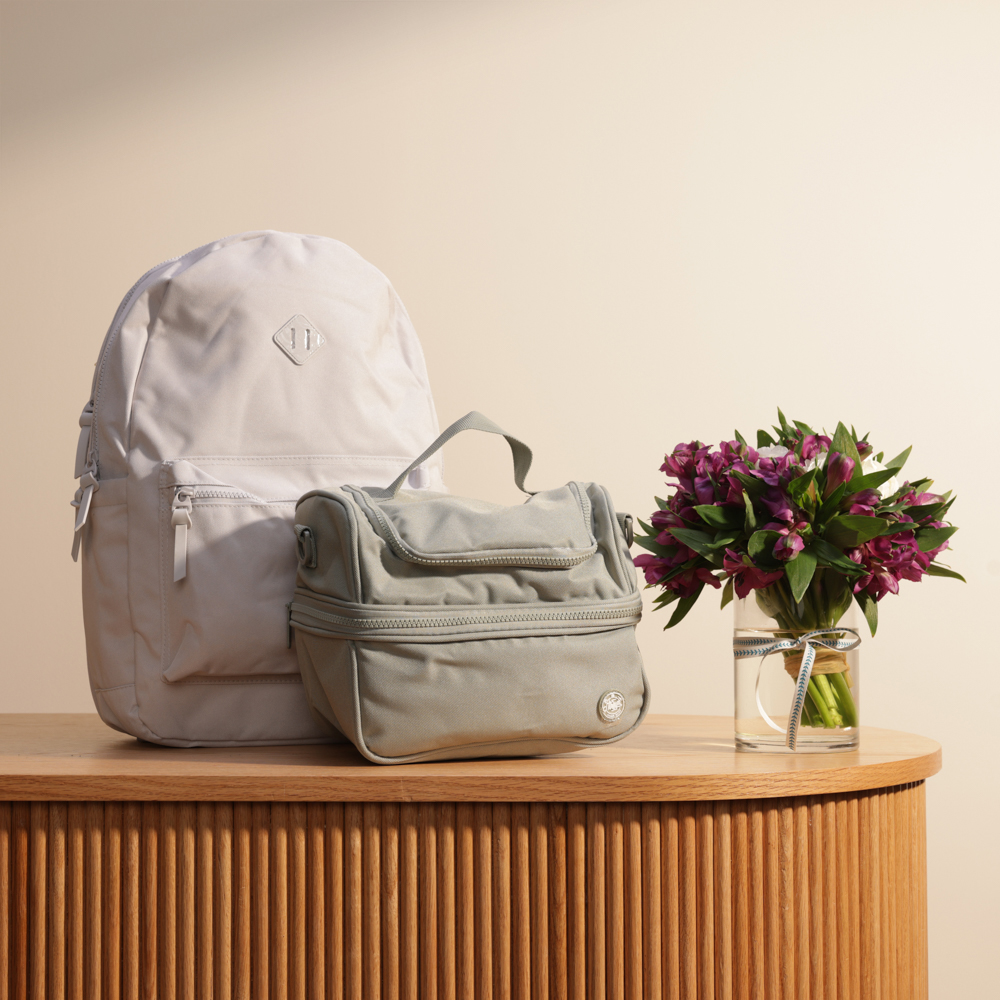 حقيبة ظهر كلاسيك و حقيبة غداء اتريوم من جرير | مزهرية انيقة