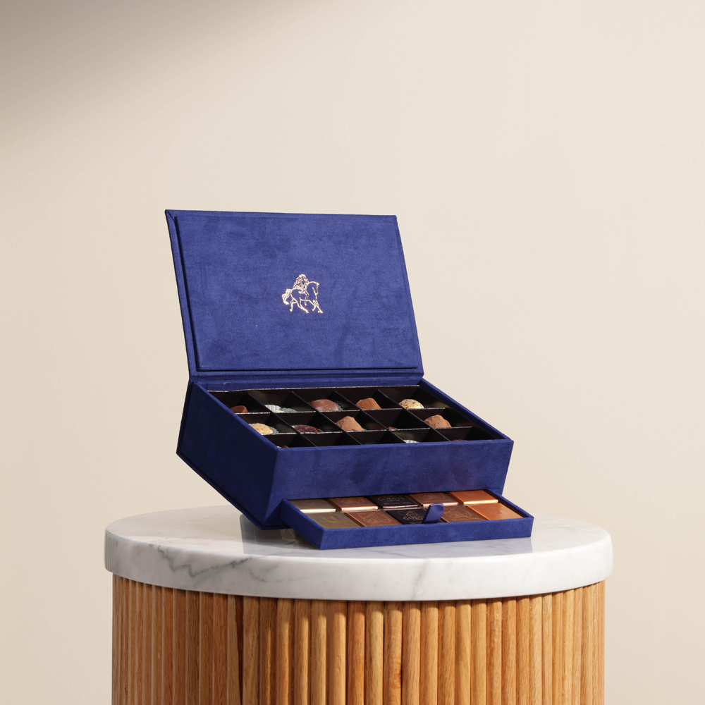 صندوق شوكولاتة رويال ازرق داكن من جوديفا | 45 قطعة