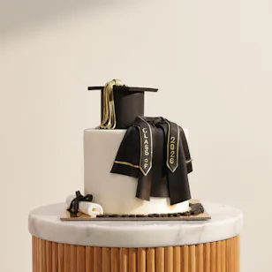Floward Black and White Class of 2026 Graduation Cake Floward Black and White Class of 2026 Graduation Cake