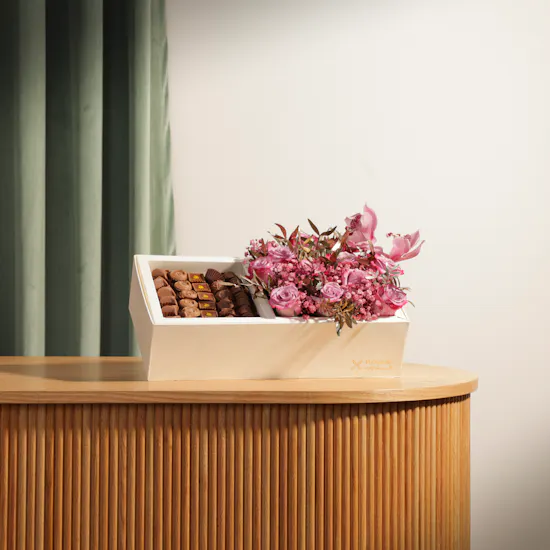 Abucci Chocolate Box | Soft Flowers