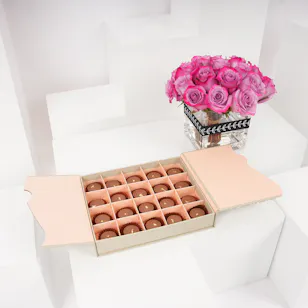 Floward Caramel Chocolate Box | Roses Vase Floward Caramel Chocolate Box | Roses Vase