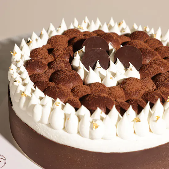 Patisserie by Guillermo Palomo Tiramisu Cake | Dreamy Flowers Bouquet