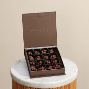 Svanah Nuts Chocolate Box | 16 Pieces 