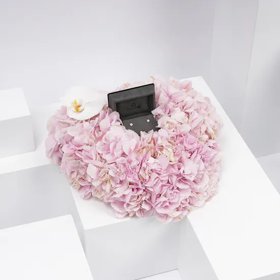 Lustro Jewelry & Soft Florals