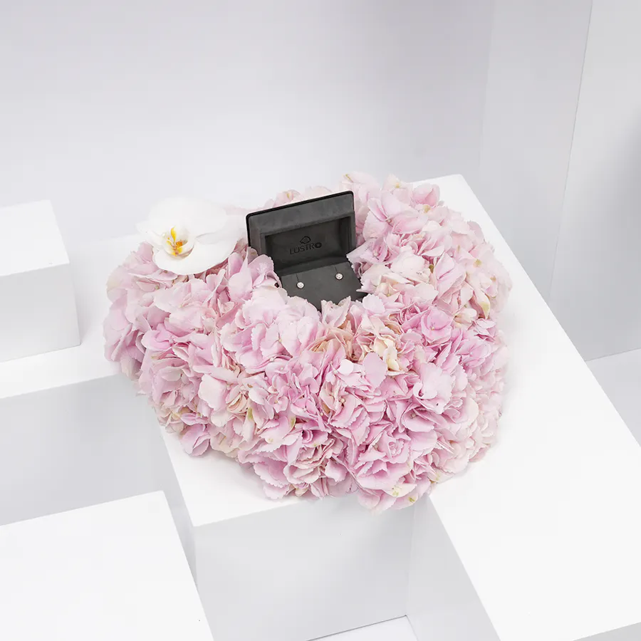 Lustro Jewelry & Soft Florals  2