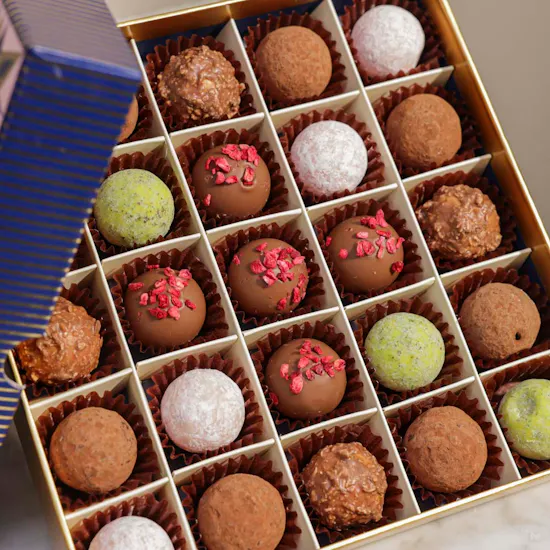 Charbonnel et Walker Victorian Truffle Box | 325 grams