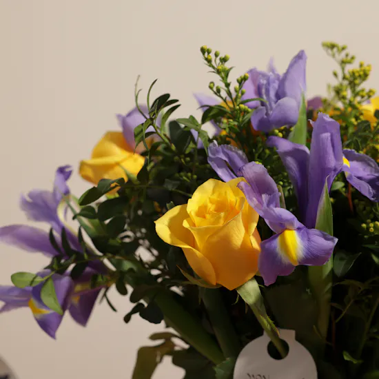 Helen's Mini Cup Cakes with Your Message | Flowers Vase