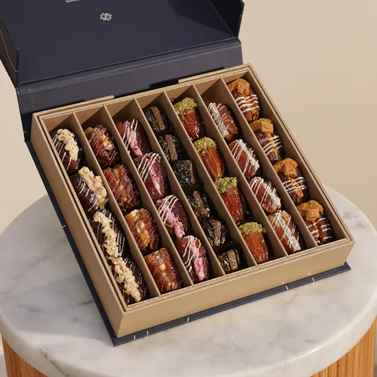 Nua Stuffed Dates Classic Signature Box
