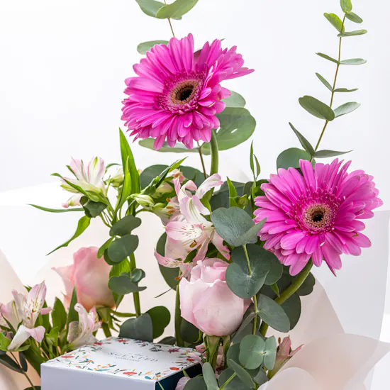 Lilies Candle | Wonderland Petals