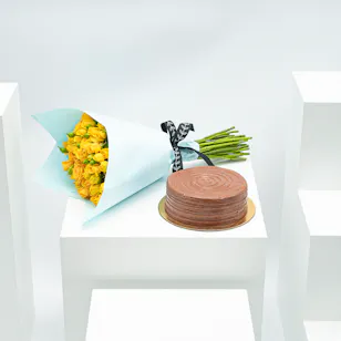 Munch Bakery Chocolate Cake | Yellow Baby Roses Munch Bakery Chocolate Cake | Yellow Baby Roses