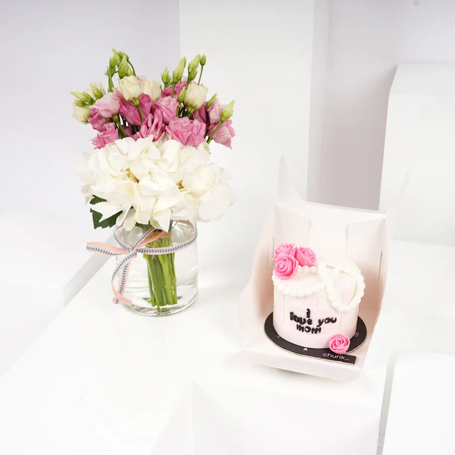 Chunk I Love You Mom Mini Cake | Blooms Vase 6