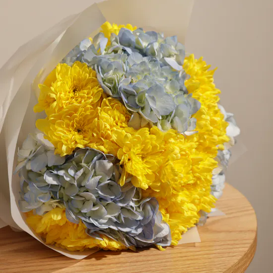 Helen's Bakery Father's Day Cupcakes | Warm Flowers