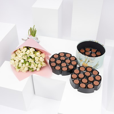 Hanoverian Mix Chocolate Box with Blooms Bouquet