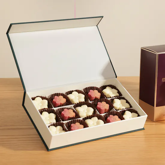 Omani Women's Day Proudly Poised Gift Set