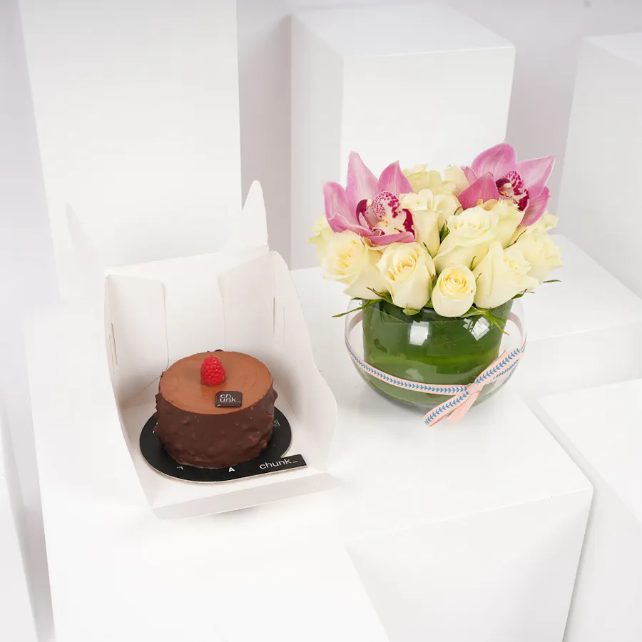 Chunk Chocolate Raspberry Small Cake | Beauty Vase 1