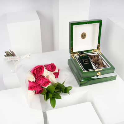 Saad Bashammakh Green Box | Fuchsia Rose Saad Bashammakh Green Box | Fuchsia Rose