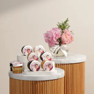 Mister Baker Personalized Photo Cupcakes | Luminous Flower Vase