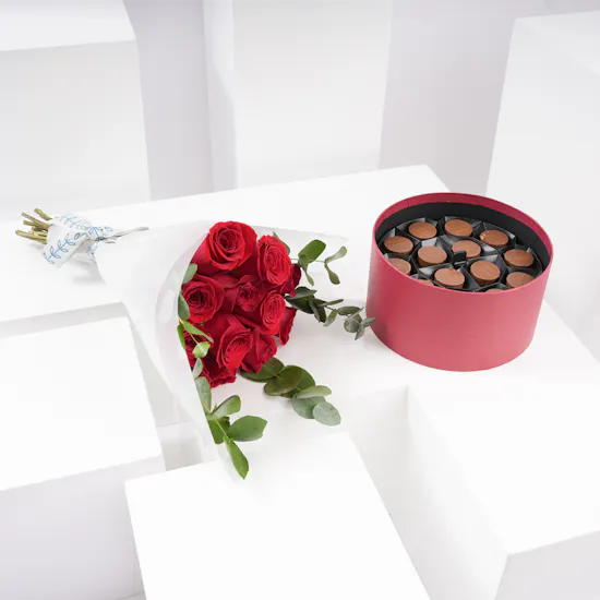 Hanoverian Mix Brand Chocolate Box | 12 Red Roses Bouquet