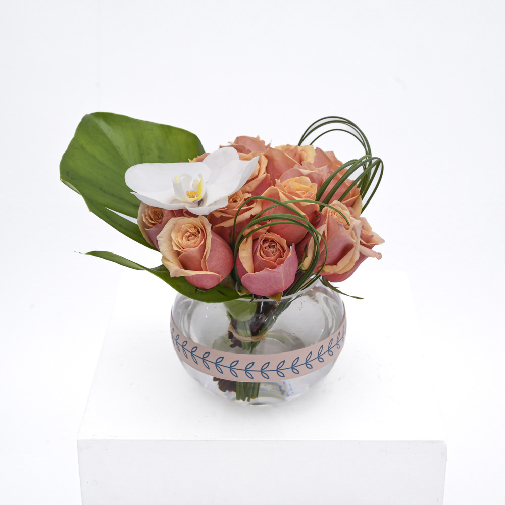 فازة الورود المشرقة