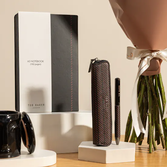 مجموعة هدايا عطر الكتابة