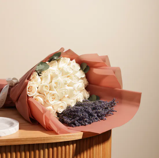 Sucre De Nada Blackberry and Lavender Cake | Elegant Flowers Bouquet