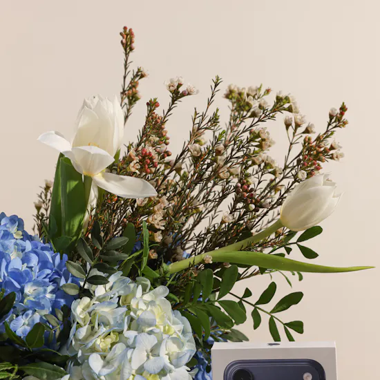 Apple iPhone 17 Pro Max Deep Blue 512GB | Light Flowers Vase
