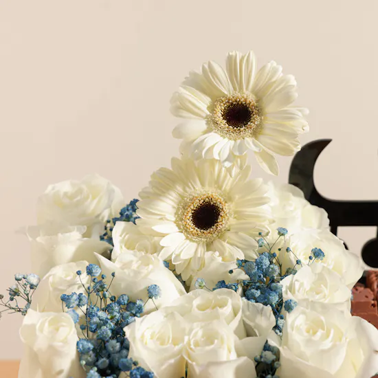 Après Al Ghaly Chocolate Tray | Elegant White Flowers