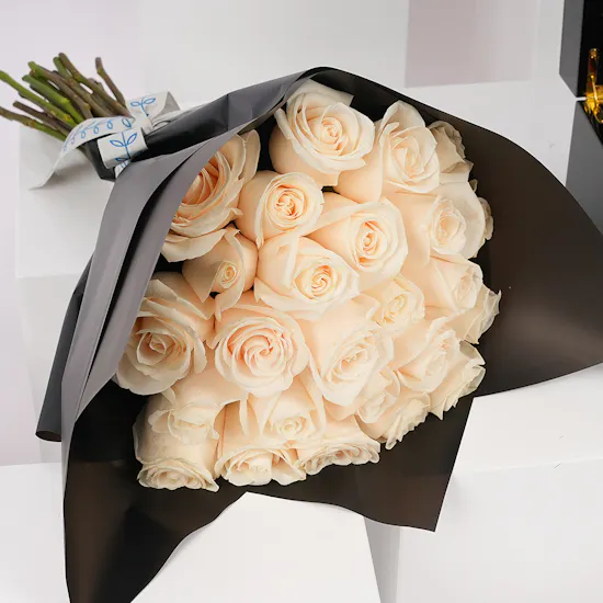 Saad Bashammakh Gift Box | White Roses