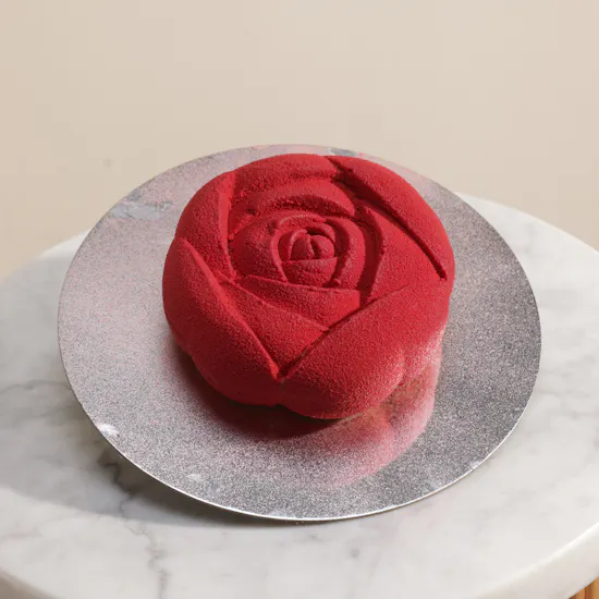 Floward Raspberry Chocolate Red Rose Cake